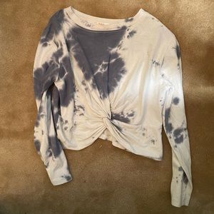 Romwe tie-die blue and white shirt